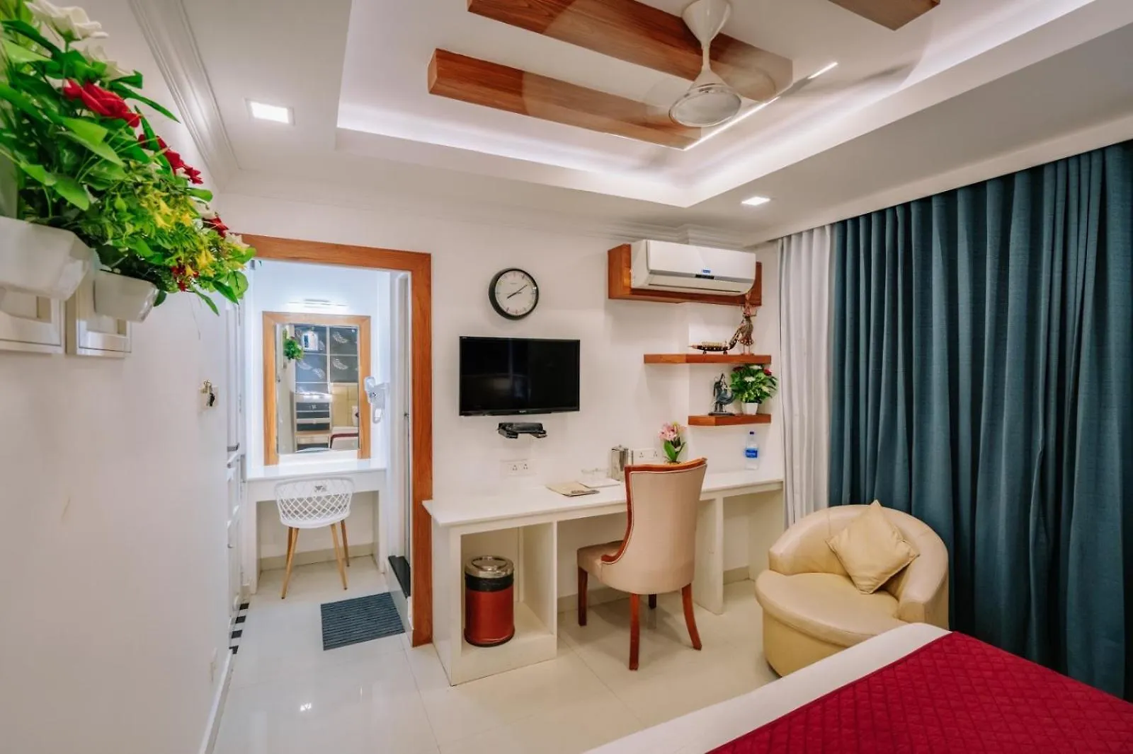 Excellency Airport Hotel Angamali 3*,